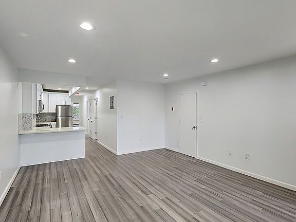 4th image of 9921 Avenue