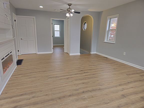 3rd image of 112 Dupont Ave