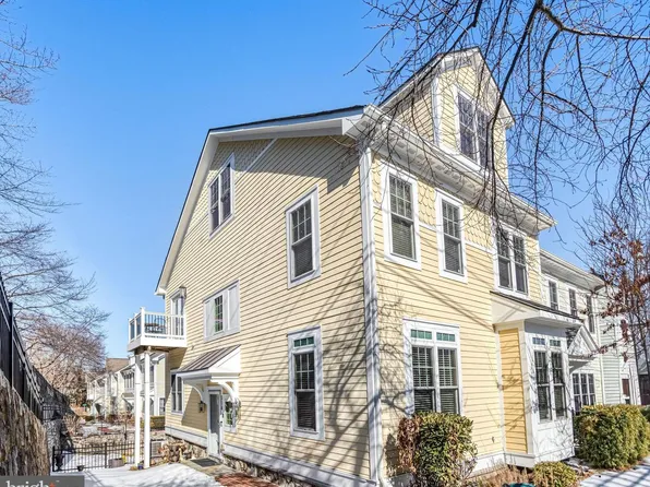 114 Mount High St, Occoquan, VA 22125