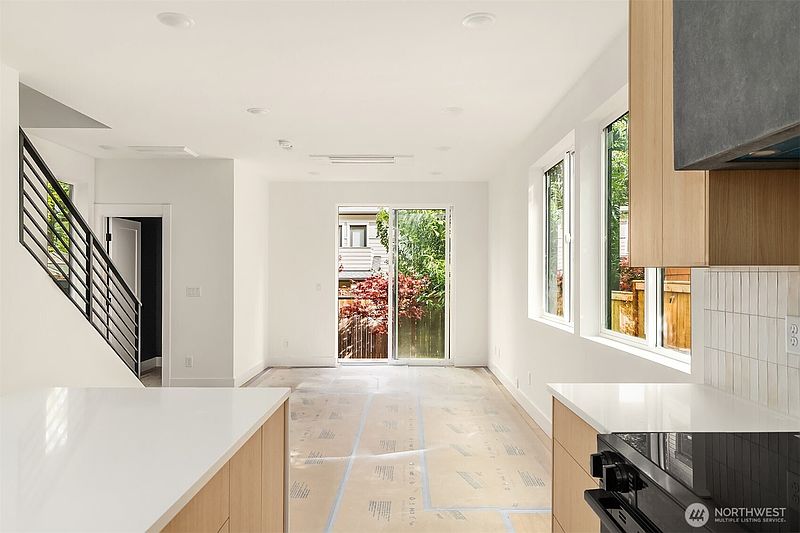 4th image of 8544 Interlake Avenue N