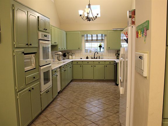 4th image of 801 Highland Park Dr