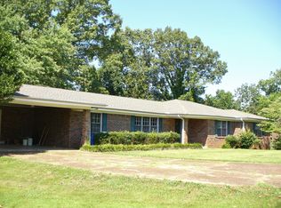 210 Robinhood Dr, Florence, AL 35633