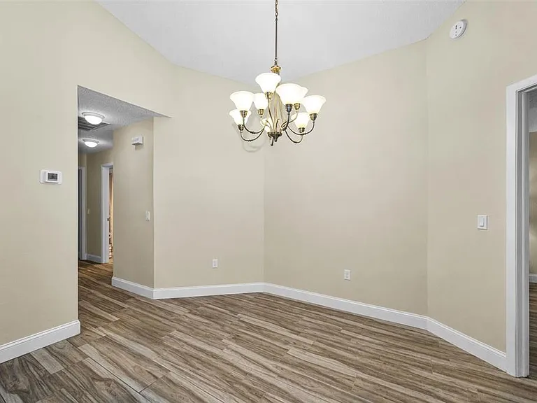 4638 Sheffield Dr — Photo 6