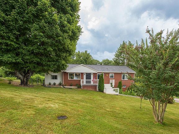 3rd image of 1000 Wedgewood Dr
