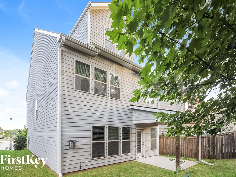 3628 Moon Crest Dr — Photo 15