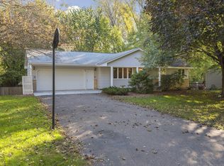 300 Quaker Ln N, Plymouth, MN 55441