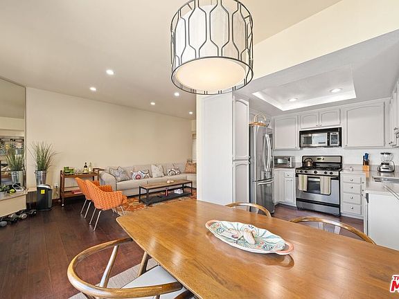 4th image of 17914 Magnolia Blvd Unit 317