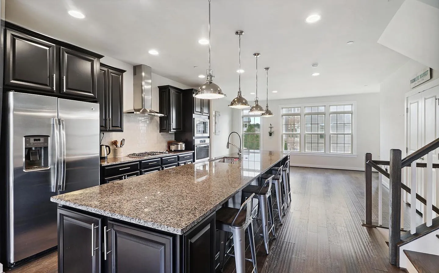 4 bed, 4.5 bath, 3000 sqft, $3,900 — Photo 3