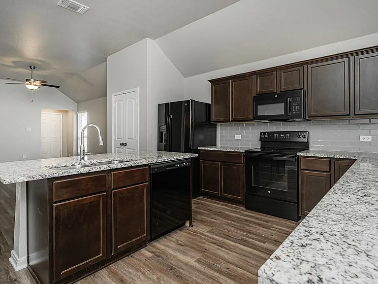 517 Fallbrook Dr — Photo 14
