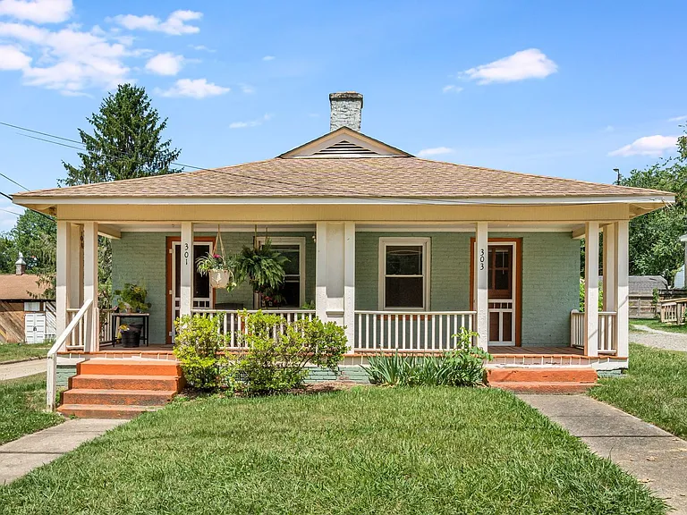 303 Dennis St — Photo 3