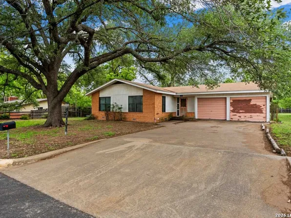 131 W LOWER CRABAPPLE RD, Fredericksburg, TX 78624