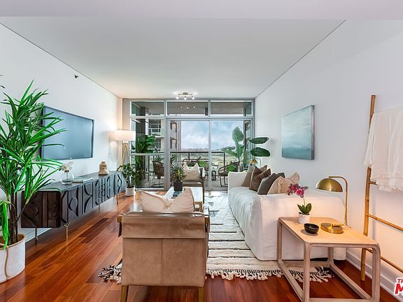 4th image of 13650 Marina Pointe Dr Unit 906