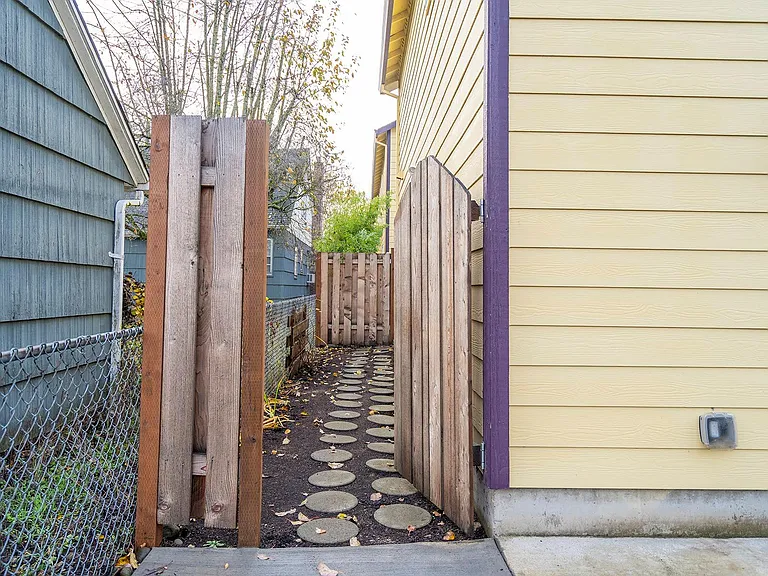 6145 SE Woodstock Blvd #B — Photo 19