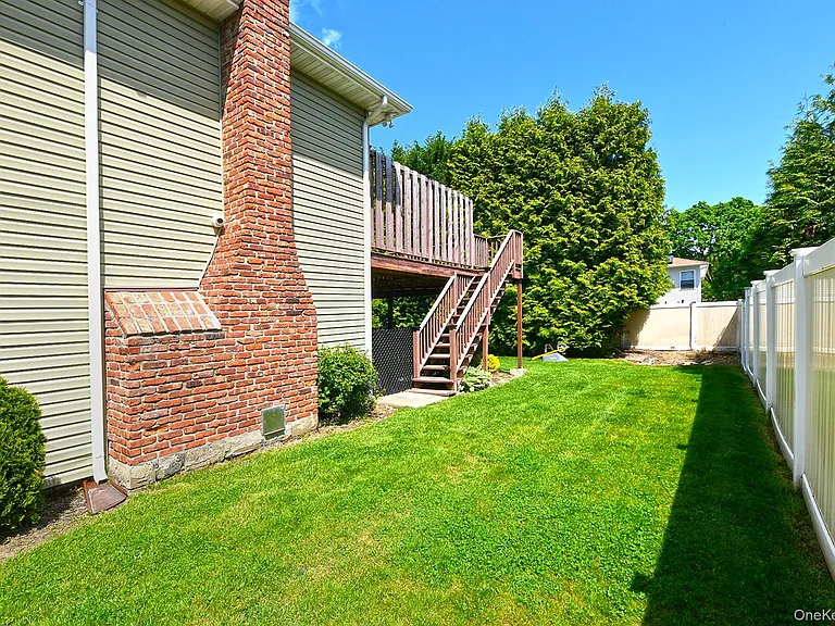 44 Derby Ave — Photo 16