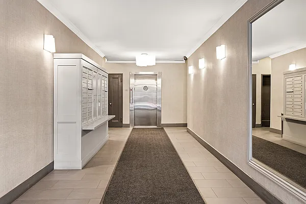 Entry / hallway, photo 1