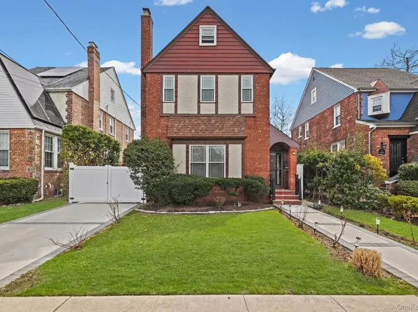 6 Dubonnet Road, Valley Stream, NY 11581