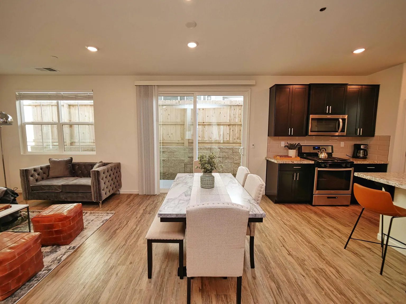 4 bed, 2145 sqft, $6,000 — Photo 2