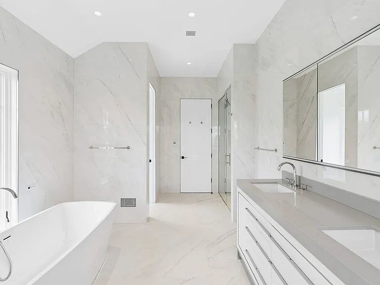 25 Fresh Pond Rd — Photo 6