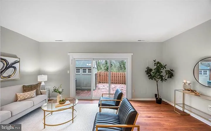 5822 Burke Manor Ct — Photo 15
