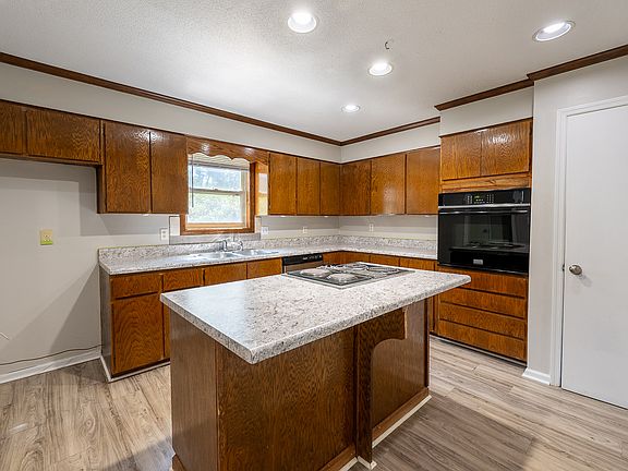 3rd image of 3821 Forest Creek Way