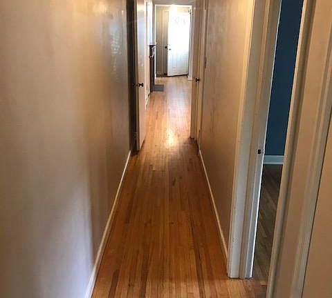 5918 Polished Hardwood Floors