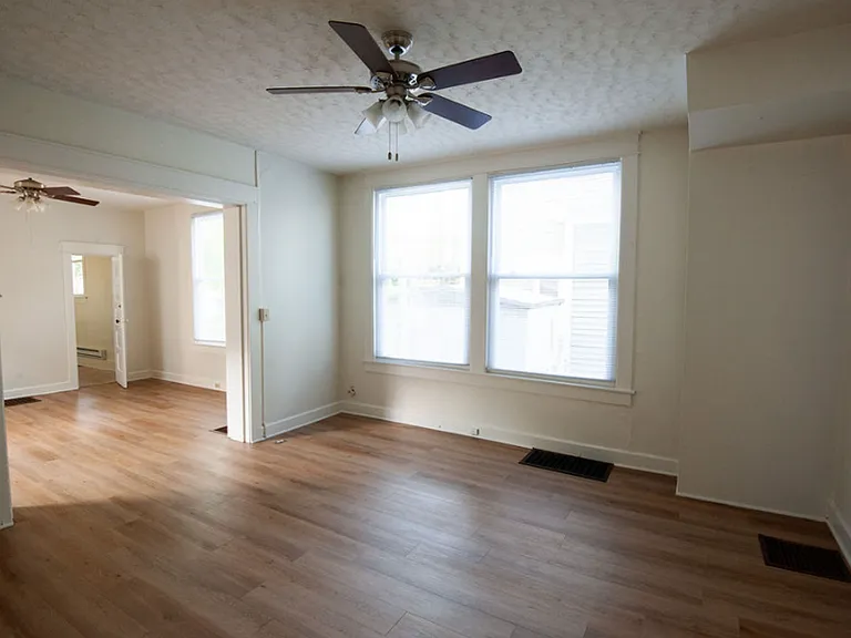 319 N Lincoln St — Photo 4