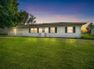 104 Hilton Dr, Lexington, IL 61753