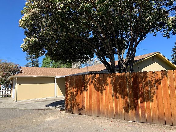 3rd image of 302 S Minahen St