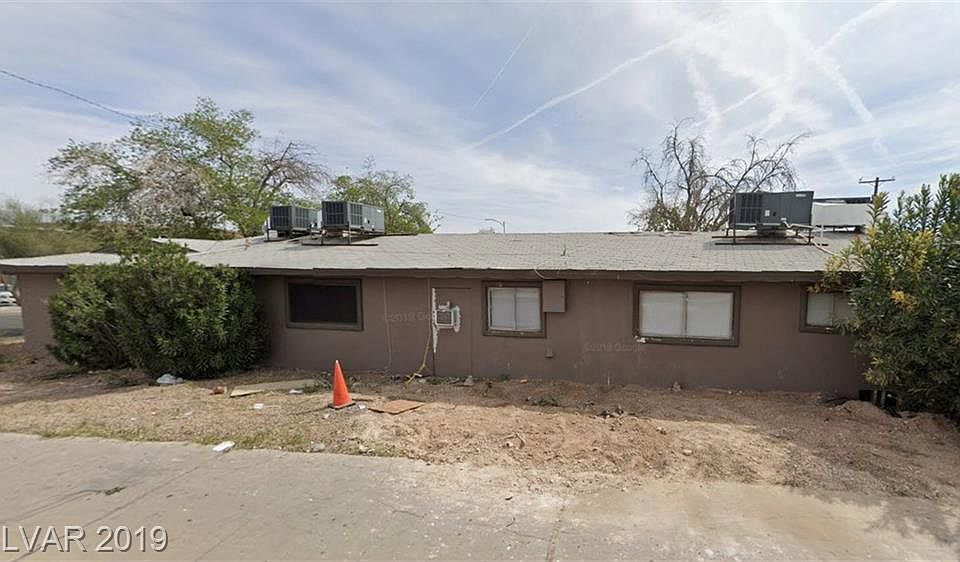 2nd image of 2500 E Mesquite Ave