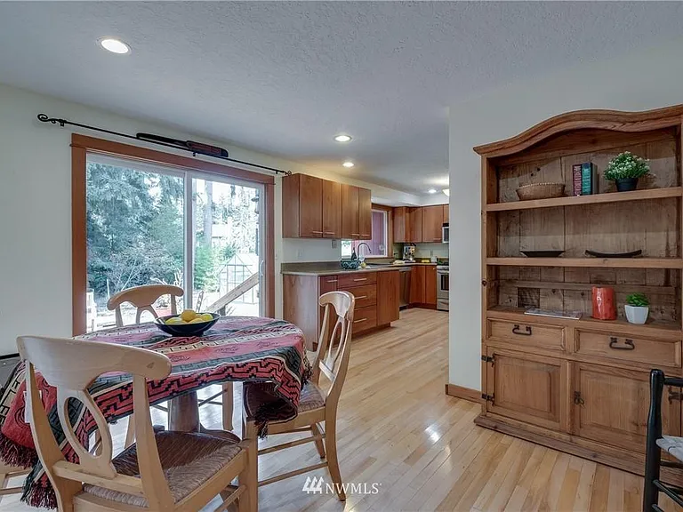 Dining room looking toward kitchen