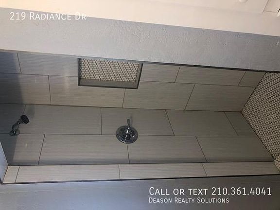 5th image of 219 Radiance Dr