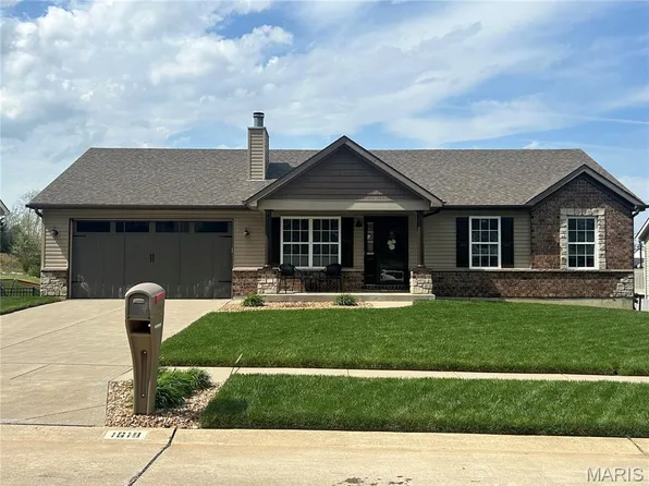 1618 Spring Mill Dr, Wentzville, MO 63385