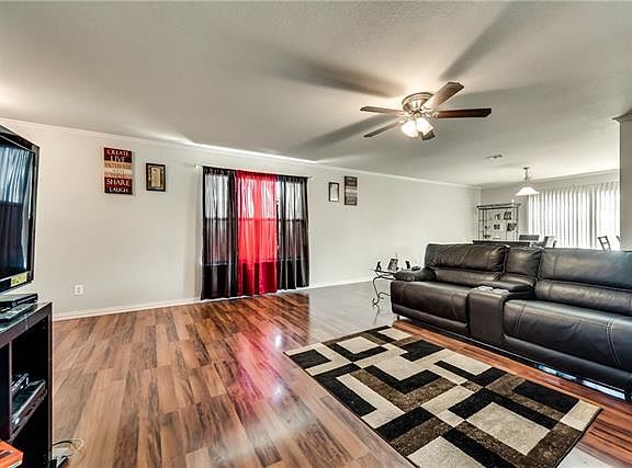 5th image of 2044 Pine Knot Dr