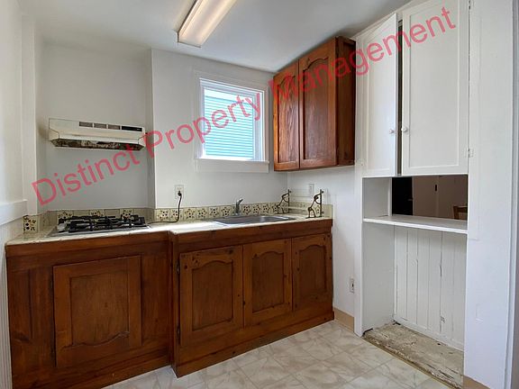5th image of 122 Cedar St #1/2