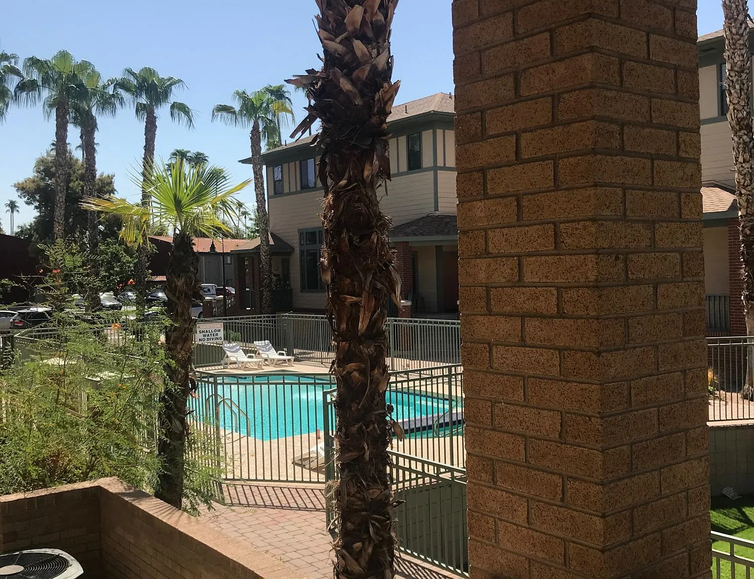 3 bed, 3.0 bath, 1206 sqft, $2,500 — Photo 3