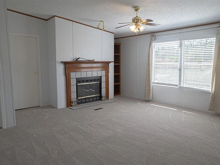 1149 Hart Ln — Photo 5
