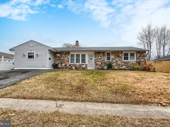 6 Chestnut Ln, Levittown, PA 19055