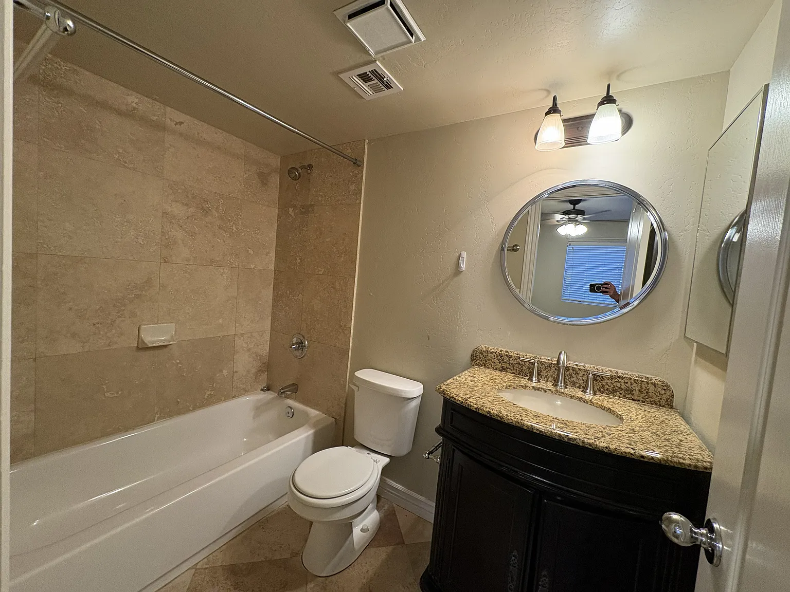 2 bed, 805 sqft, $1,700 — Photo 3