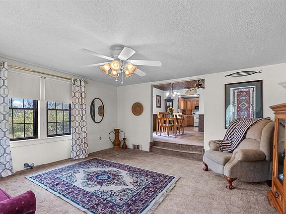 5th image of 345 Hillcrest Dr