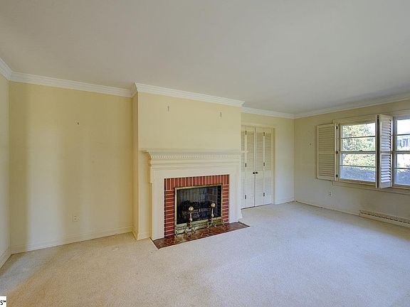 5th image of 325 Dellwood Dr