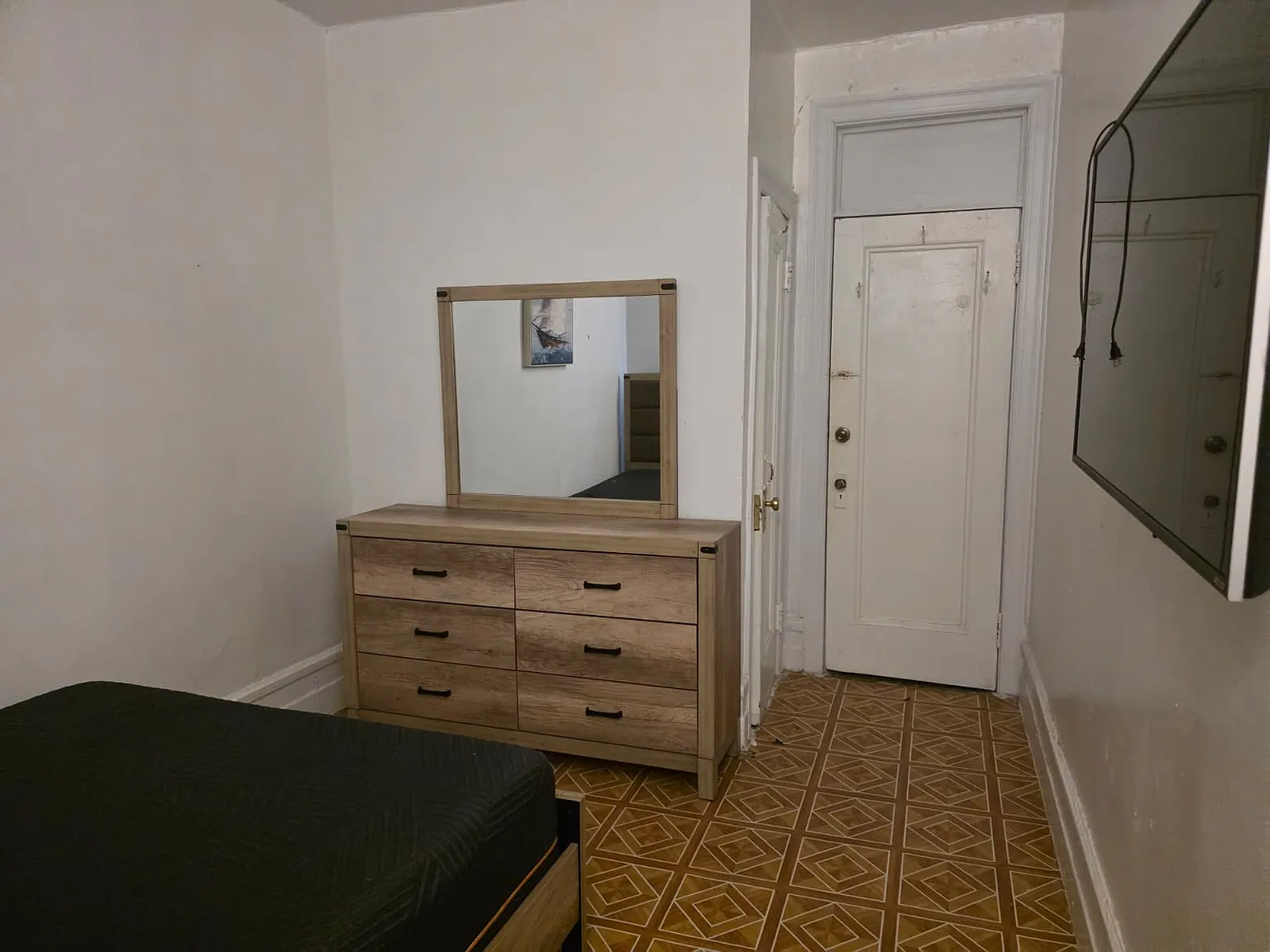 2 bed, $1,100 — Photo 2