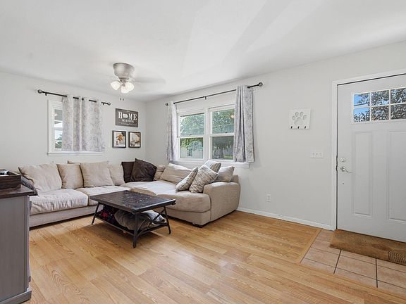 3rd image of 521 Lorenz St