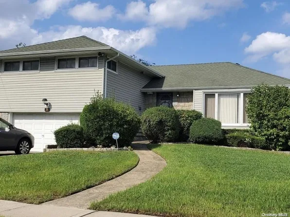 28 Wilbur Lane, Roosevelt, NY 11575
