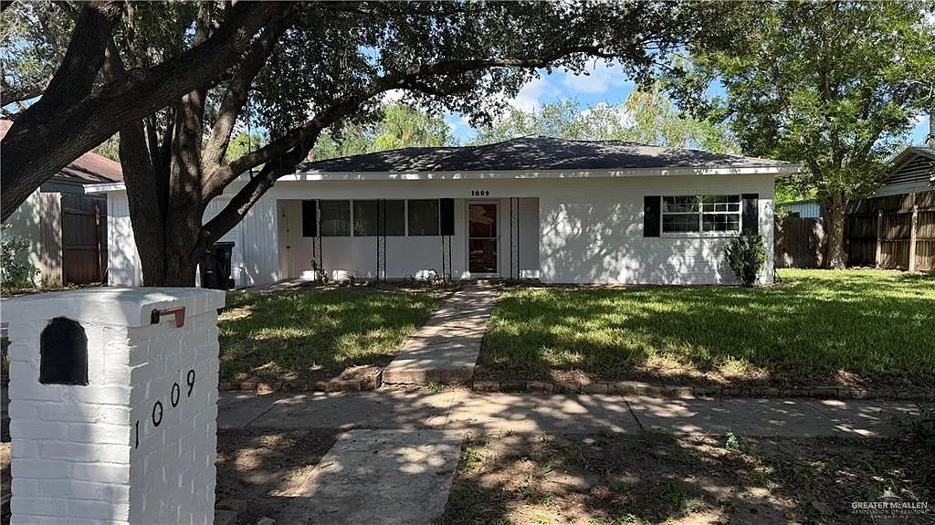 3 bed, 2.0 bath, 1606 sqft, $1,600 — Photo 1