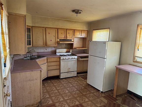 3rd image of 9512 Jannette Dr