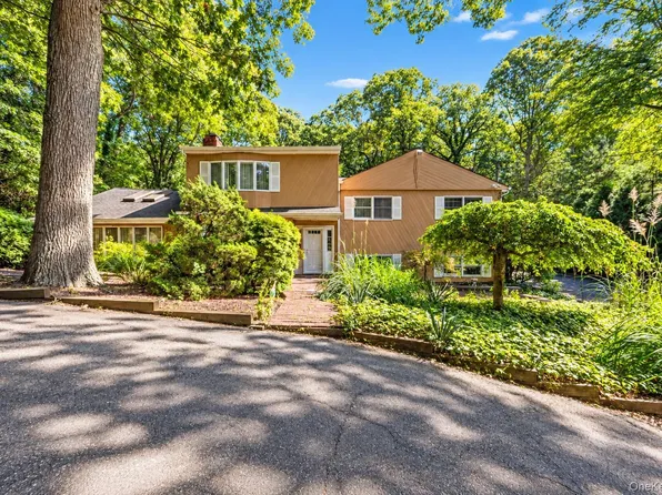 80 Alpine Way, South Huntington, NY 11746
