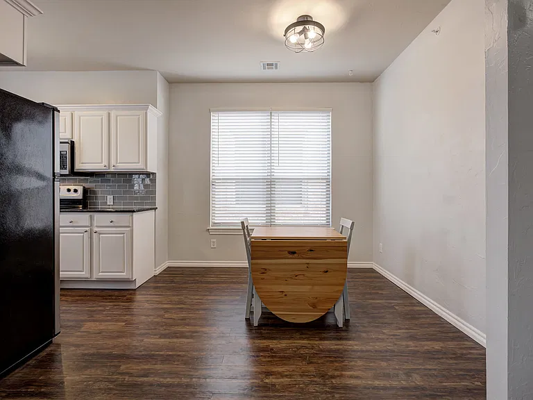 1812 Alameda St — Photo 9