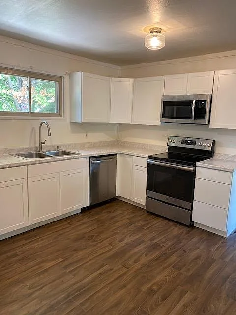 3 bed, 1212 sqft, $1,700 — Photo 4