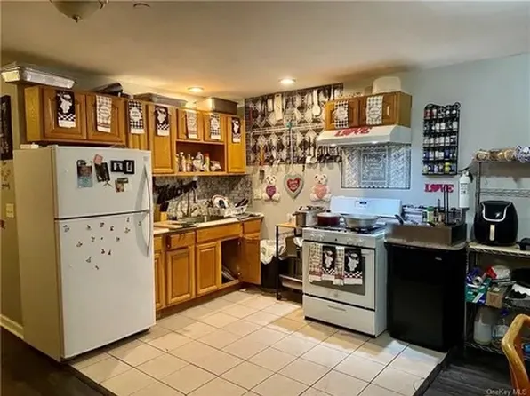 153 Chambers St #B, Newburgh, NY 12550