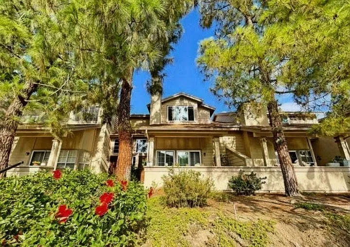 3 bed, 2.5 bath, 1468 sqft, $4,200 — Photo 1